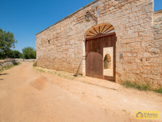 foto immobile Splendida Masseria Fortificata con Piscina, Immersa nella Campagna n. 13