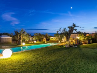 Masseria di Charme con Piscina e 10.000 m2 di Giardino
