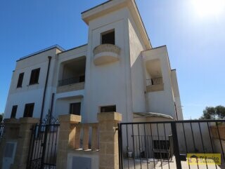 foto immobile Graziosa Casa Indipendente Vista Mare, a 2.5 km dalle spiagge di Torre Vado n. 3