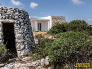 foto immobile Prestigiosa Villa vista mare con Jacuzzi, immersa nella natura   n. 6