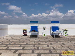 foto immobile Prestigiosa Villa vista mare con Jacuzzi, immersa nella natura   n. 15