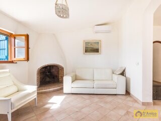 foto immobile Tipica Villa Vista Mare con Dependance e Progetto approvato per una Piscina. n. 9