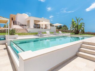 Prestigiosa Villa Vista Mare con Piscina, in Collina a Pescoluse
