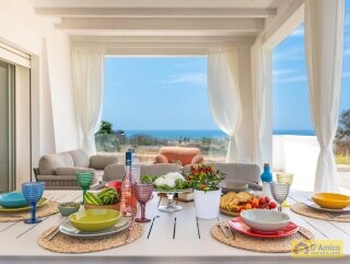 foto immobile Prestigiosa Villa Vista Mare con Piscina, in Collina a Pescoluse n. 13