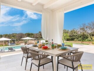 foto immobile Prestigiosa Villa Vista Mare con Piscina, in Collina a Pescoluse n. 15