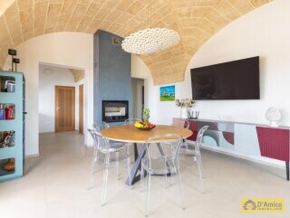 foto immobile Prestigiosa Villa Vista Mare con Piscina, in Collina a Pescoluse n. 20