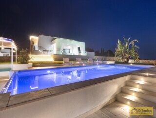 foto immobile Prestigiosa Villa Vista Mare con Piscina, in Collina a Pescoluse n. 41