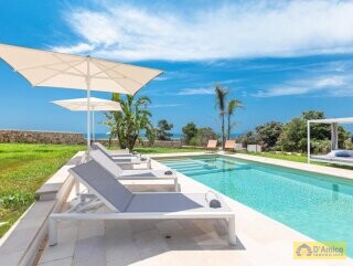 foto immobile Prestigiosa Villa Vista Mare con Piscina, in Collina a Pescoluse n. 6