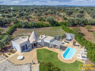 foto immobile Moderna Villa Trullo Vista Mare con Piscina e Jacuzzi a 4 km da Torre Santa Sabina n. 5