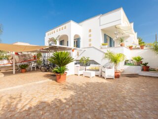 Wonderful Detached Little Villa with Sea View and Paved Garden