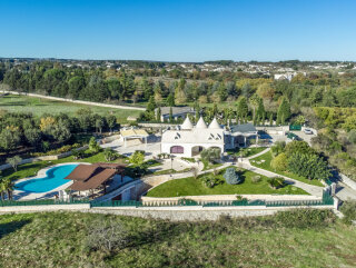 Luminosa Villa con trulli e piscina in vendita a Martina Franca