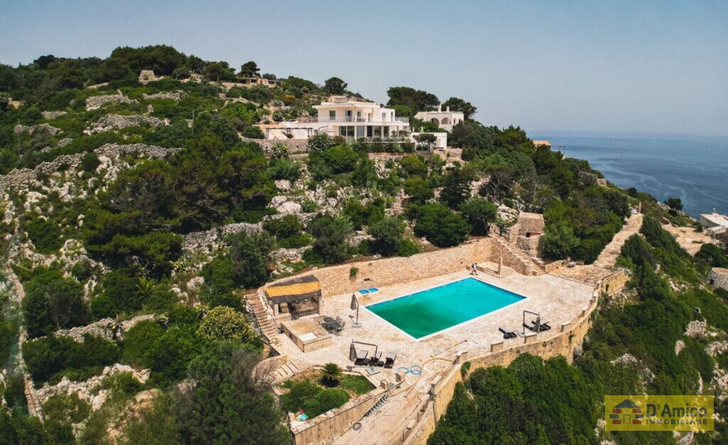 foto immobile Villa di lusso con piscina mozzafiato sul mare di Santa Maria di Leuca n. 9