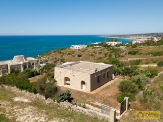 foto immobile Villa in tipica pietra salentina con jacuzzi vista mare a Torre Vado n. 2
