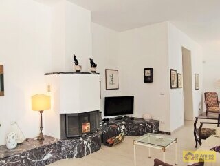 foto immobile Villa con accesso diretto al mare ad Ostuni n. 10