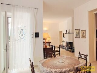 foto immobile Villa con accesso diretto al mare ad Ostuni n. 15