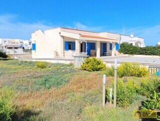 foto immobile Villa con accesso diretto al mare ad Ostuni n. 21