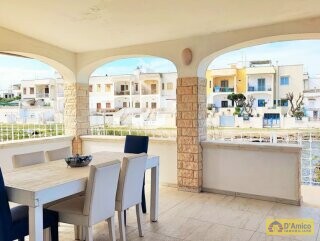 foto immobile Villa con accesso diretto al mare ad Ostuni n. 5