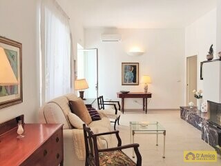 foto immobile Villa con accesso diretto al mare ad Ostuni n. 9