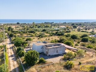 foto immobile Villa rurale con Lamione vista mare, in vendita a Pescoluse n. 27