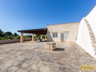 foto immobile Villa rurale con Lamione vista mare, in vendita a Pescoluse n. 9