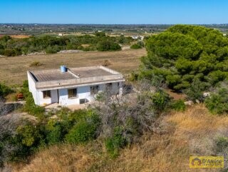 foto immobile Villa vista mare, da ristrutturare, a Pescoluse con possibile Piscina n. 8