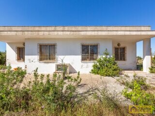 foto immobile Villa vista mare, da ristrutturare, a Pescoluse con possibile Piscina n. 11