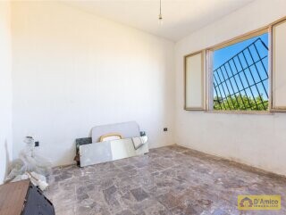 foto immobile Villa vista mare, da ristrutturare, a Pescoluse con possibile Piscina n. 15