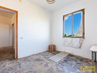 foto immobile Villa vista mare, da ristrutturare, a Pescoluse con possibile Piscina n. 25