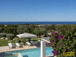 foto immobile Lussuosa Villa con Piscina vista mare a Carovigno n. 4