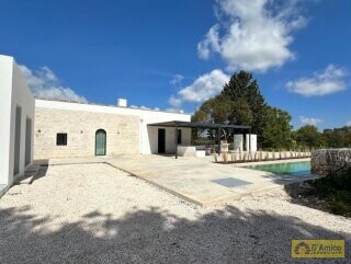 foto immobile Villa di Lusso con Piscina + 2 Dependance a Ostuni n. 13