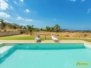 foto immobile Villa con Piscina vista mare, a Pescoluse n. 3