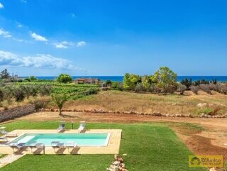 foto immobile Villa con Piscina vista mare, a Pescoluse n. 4