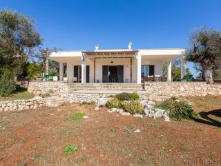 Panoramic villa, with historical rural buildings and sea view in Pescoluse