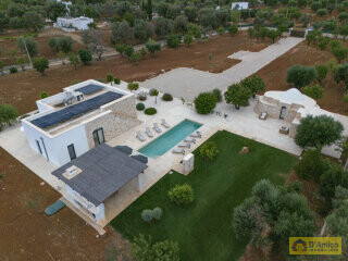 foto immobile Elegante Villa con Piscina e Dependance in Trulli a Ostuni n. 29