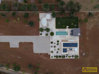 foto immobile Elegante Villa con Piscina e Dependance in Trulli a Ostuni n. 31