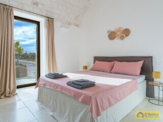 foto immobile Elegante Villa con Piscina e Dependance in Trulli a Ostuni n. 10