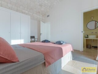 foto immobile Elegante Villa con Piscina e Dependance in Trulli a Ostuni n. 12