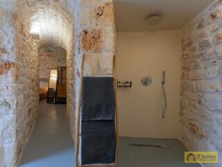 foto immobile Elegante Villa con Piscina e Dependance in Trulli a Ostuni n. 23