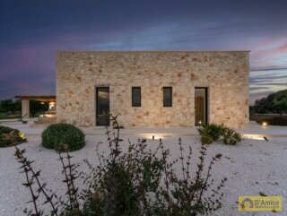 foto immobile Elegante Villa con Piscina e Dependance in Trulli a Ostuni n. 25