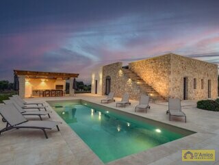 foto immobile Elegante Villa con Piscina e Dependance in Trulli a Ostuni n. 28