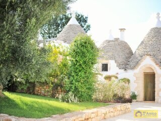 foto immobile Borgo di Trulli Autentico, con piscina, ad Ostuni n. 3