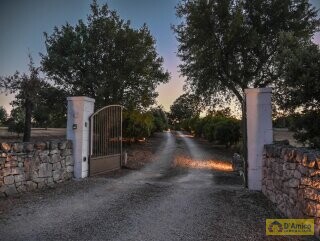 foto immobile Borgo di Trulli Autentico, con piscina, ad Ostuni n. 37