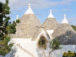 foto immobile Borgo di Trulli Autentico, con piscina, ad Ostuni n. 7