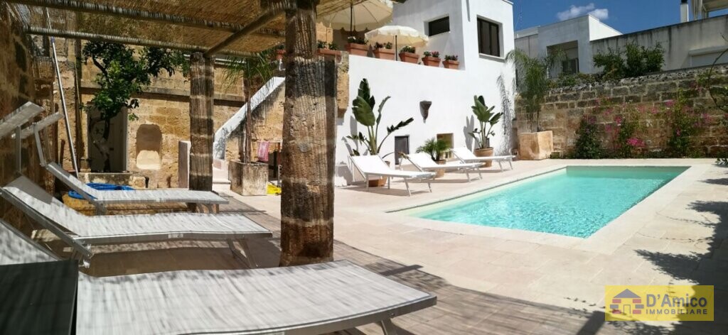 foto immobile Storica Dimora dell’800 con Piscina, nel cuore di un Antico Borgo  n. 9