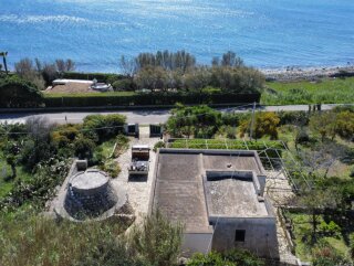 Seafront villa in Torre Vado, with a Pajara and the possibility of a swimming pool