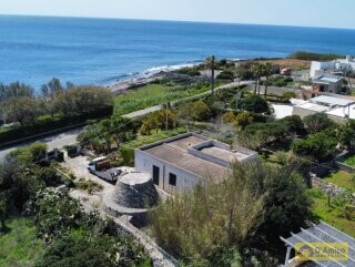foto immobile Villa fronte mare a Torre Vado, con Pajara e possibilità di Piscina n. 33