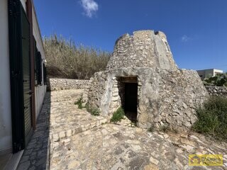foto immobile Villa fronte mare a Torre Vado, con Pajara e possibilità di Piscina n. 4