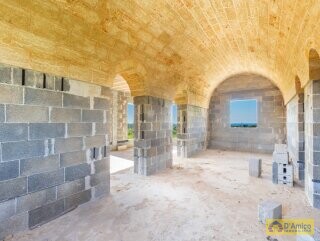 foto immobile Caratteristica villa a rustico con piscina, vista mare,  in vendita a Torre Vado n. 12