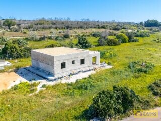 foto immobile Caratteristica villa a rustico con piscina, vista mare,  in vendita a Torre Vado n. 3