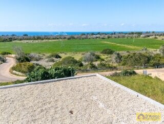 foto immobile Caratteristica villa a rustico con piscina, vista mare,  in vendita a Torre Vado n. 27